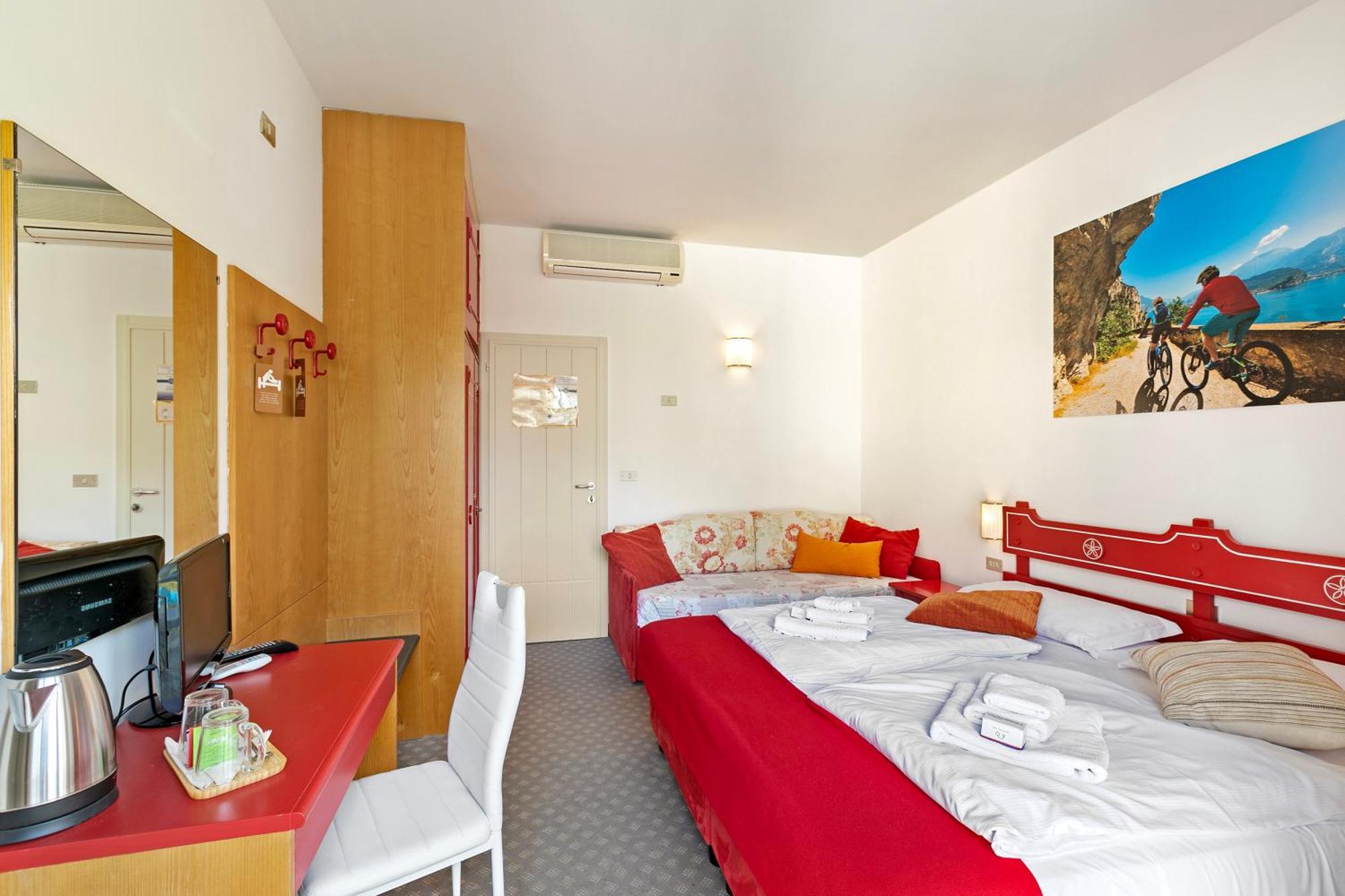 Bike & Wind Hotel Villa Maria Torbole Sul Garda Luaran gambar